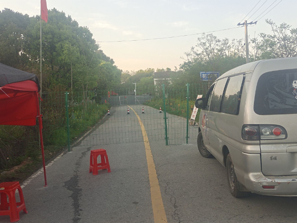程海峰老师执勤照片.jpg